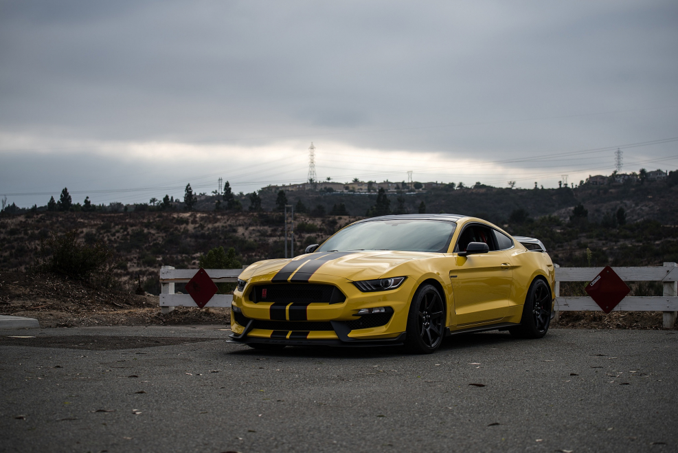 Ford Mustang gt желтый