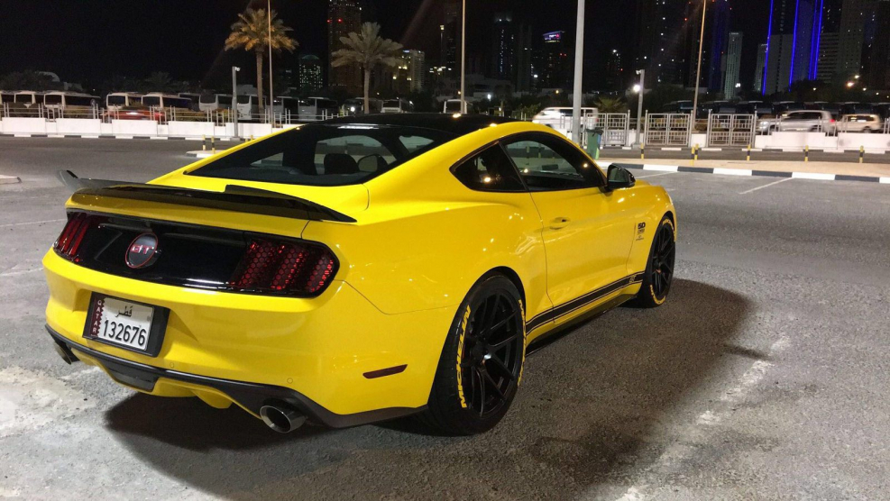 Ford Mustang 2020 желтый