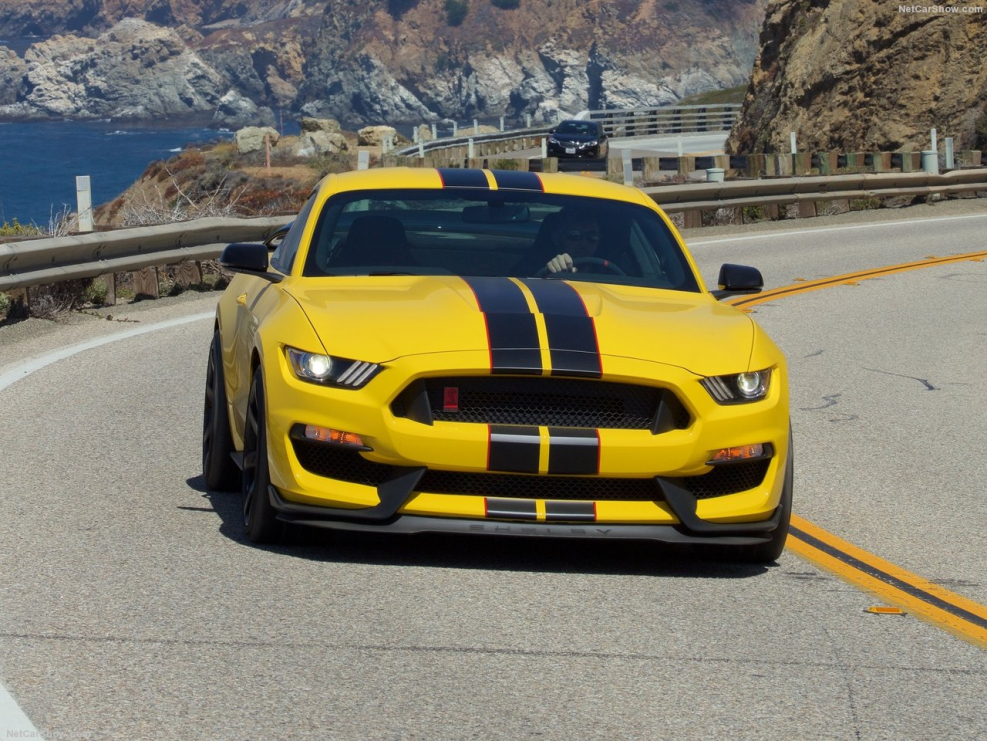 Мустанг gt 350 r желтый