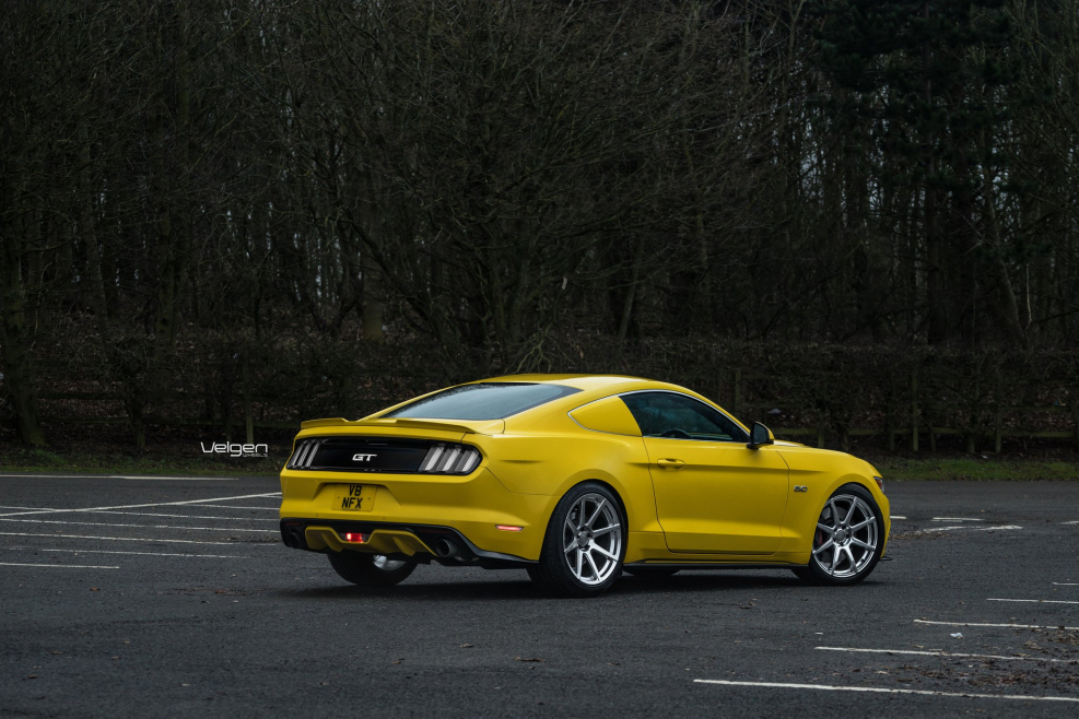Ford Mustang Shelby Yellow Cabriolet