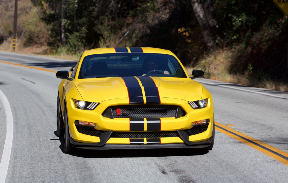 Ford Mustang Shelby gt350 желтый