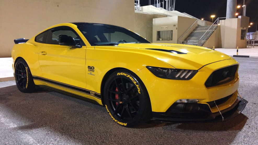 Ford Mustang желтый