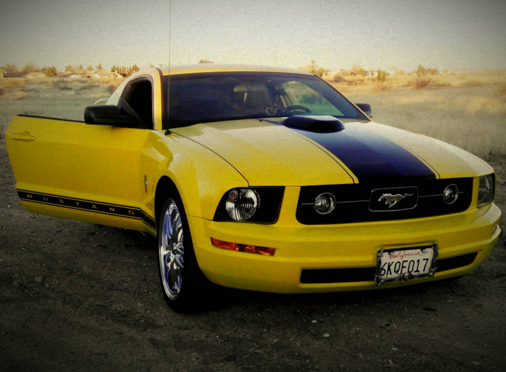 Ford Mustang 2003 желтый