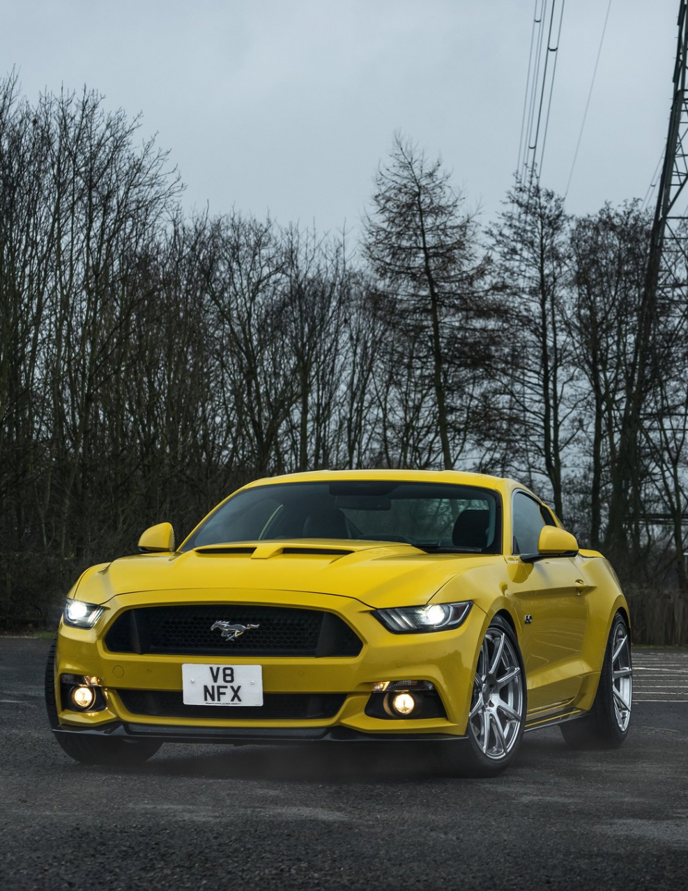 Ford Mustang желтый