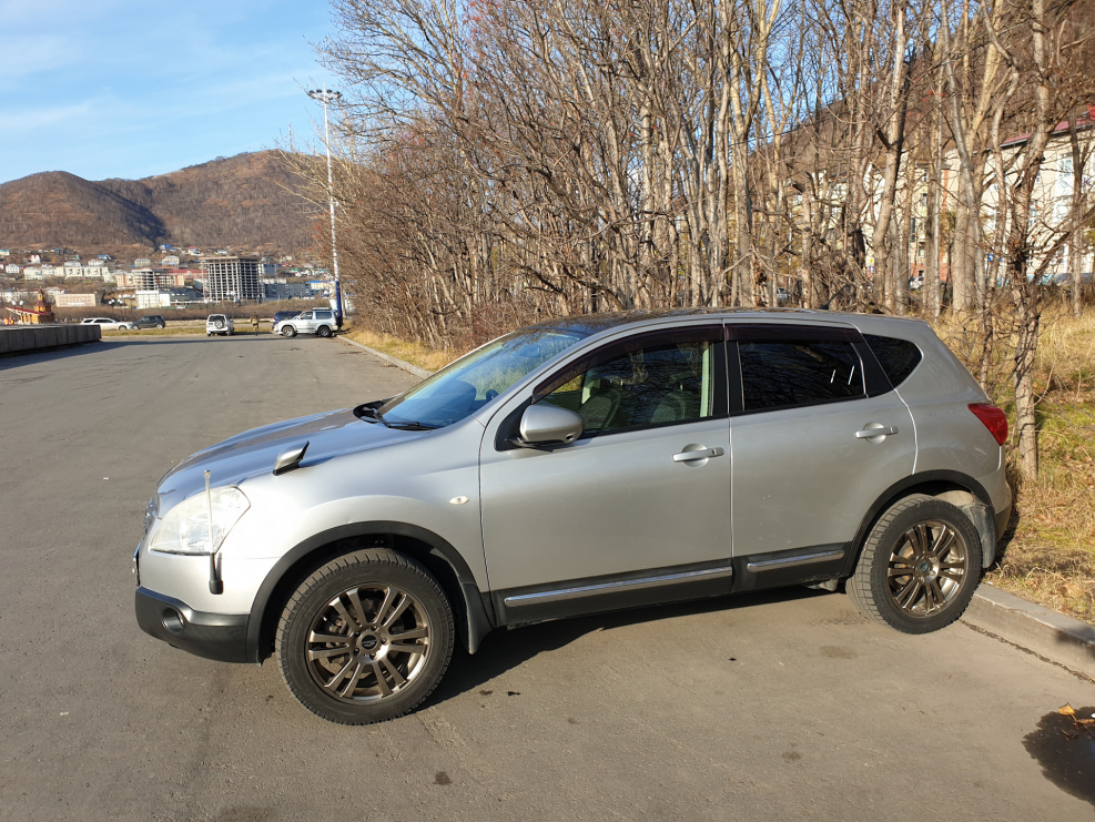 Nissan Dualis и Nissan Qashqai