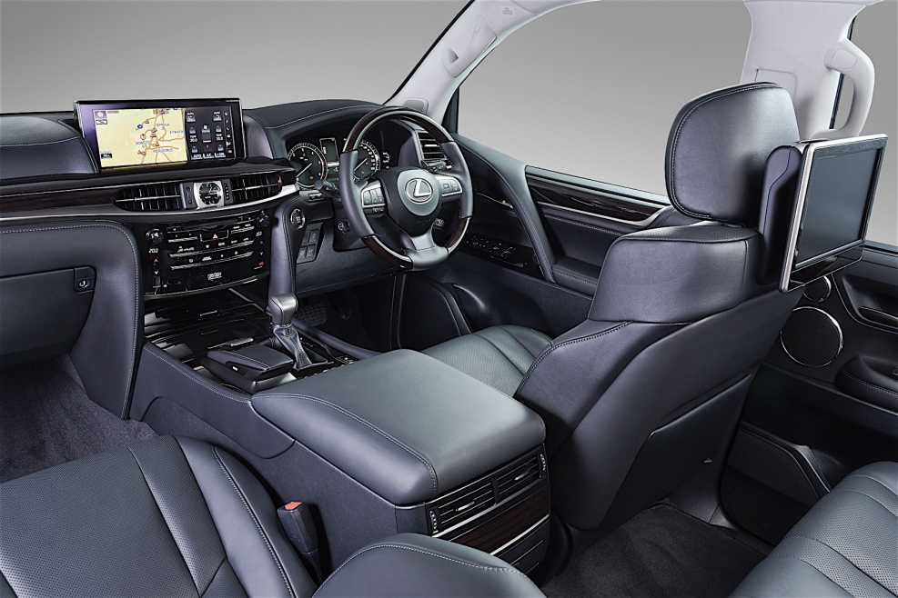 Лексус LX 450d 2020