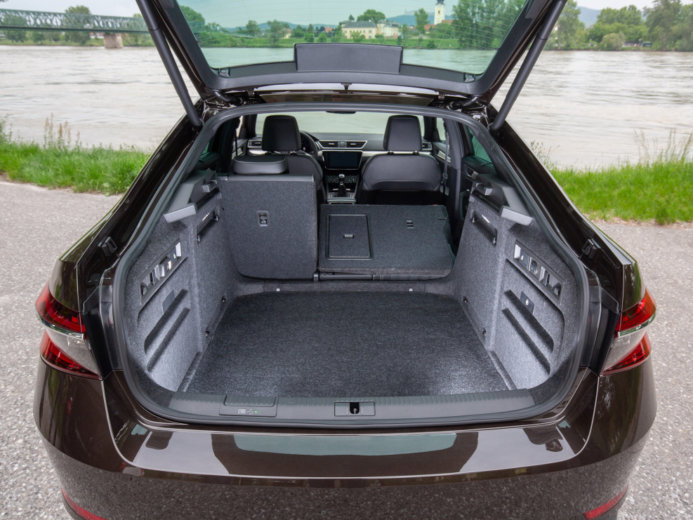 Skoda Superb Combi 2020 багажник