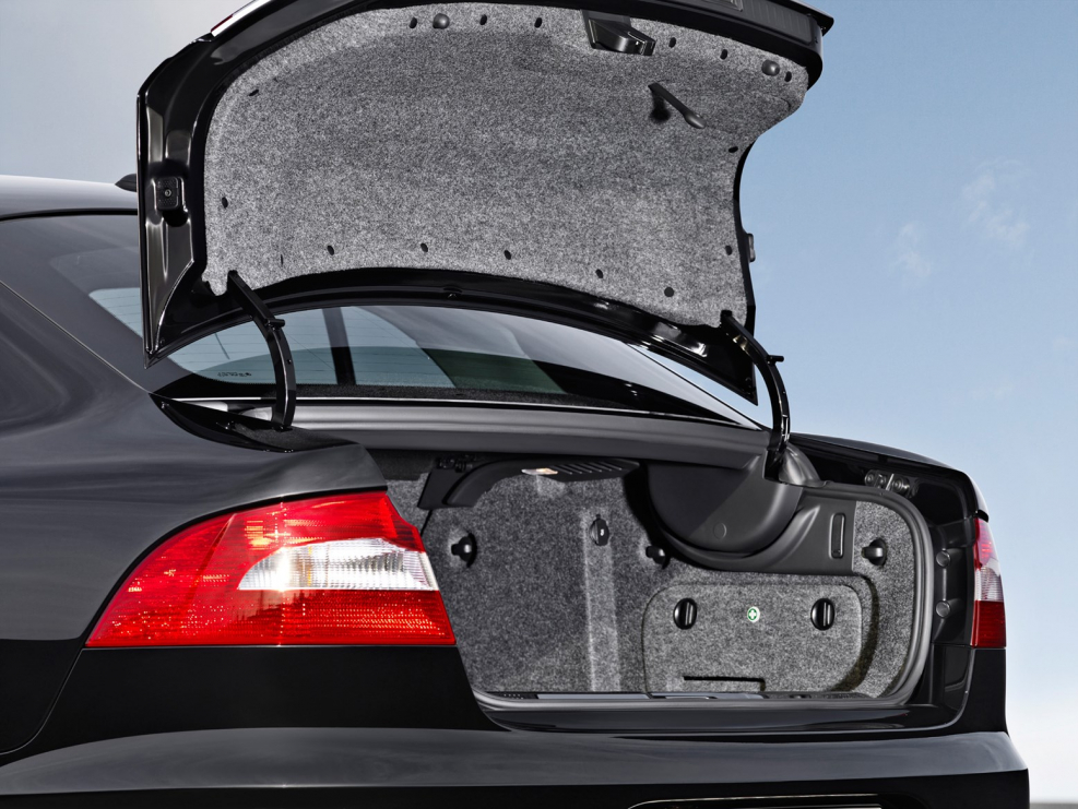 Skoda Superb открытый багажник