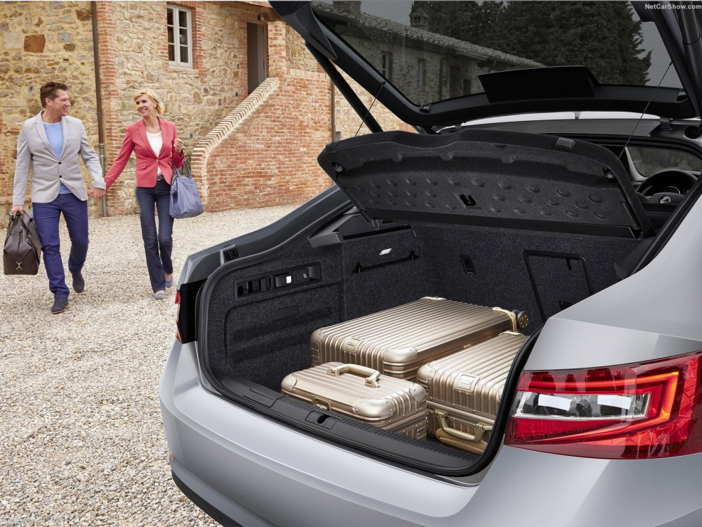 Škoda Superb 2012 багажник