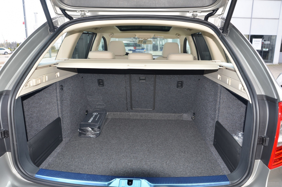 Škoda Superb Combi багажник