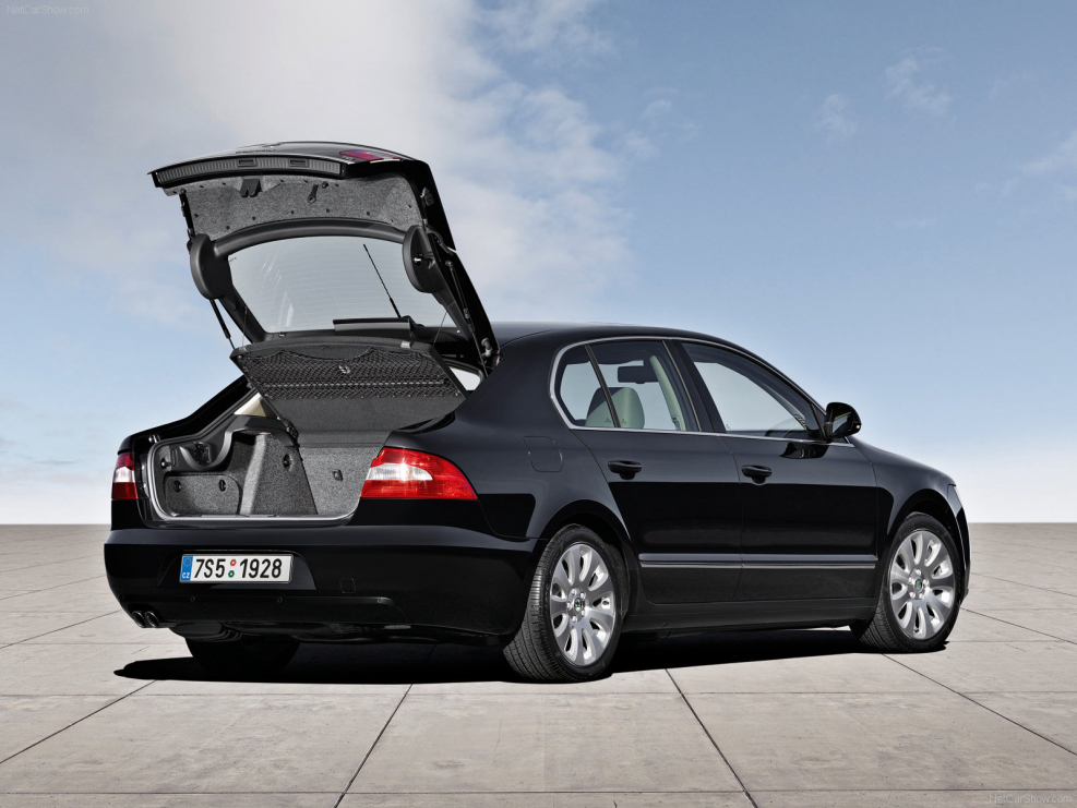 Skoda Superb лифтбек