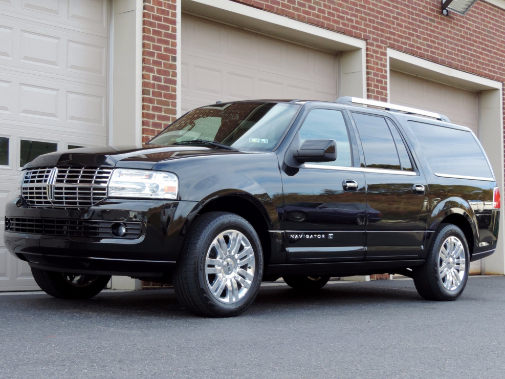 Машина Lincoln Navigator