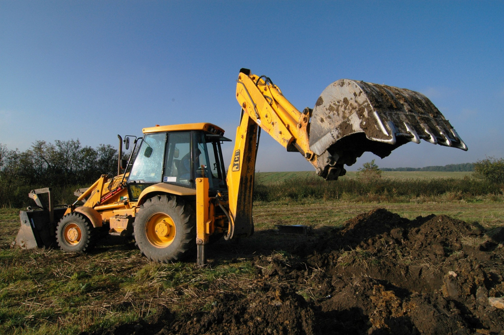 Экскаватор погрузчик JCB копает