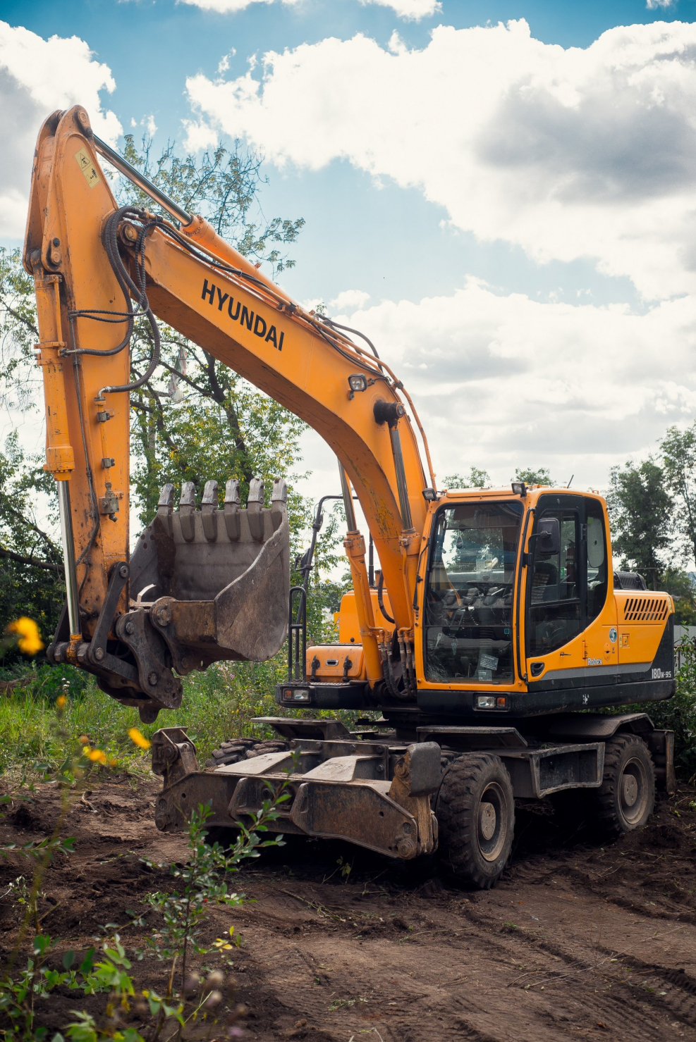 Экскаватор Hyundai r180w-9s