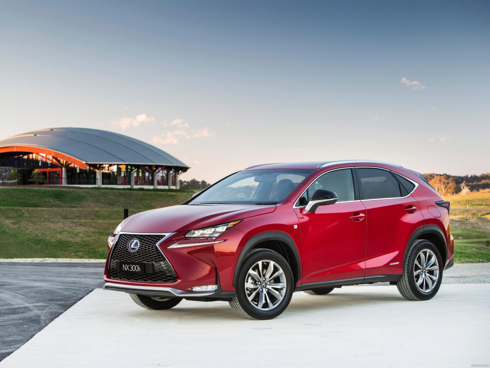 Lexus NX 300 красный