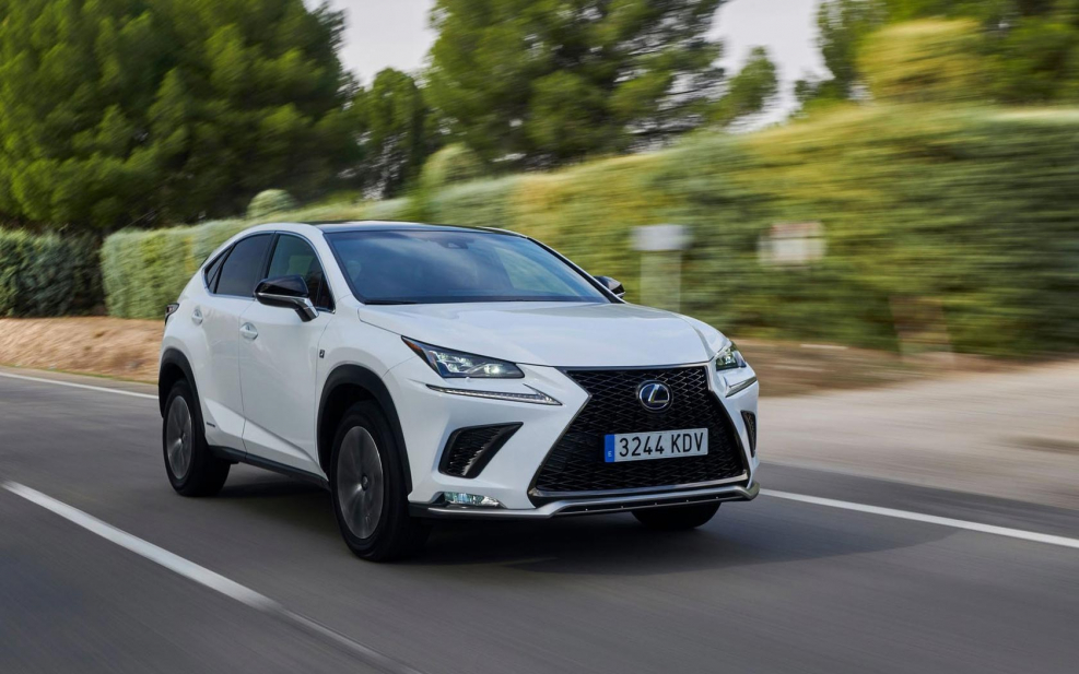 Lexus NX 300 белый