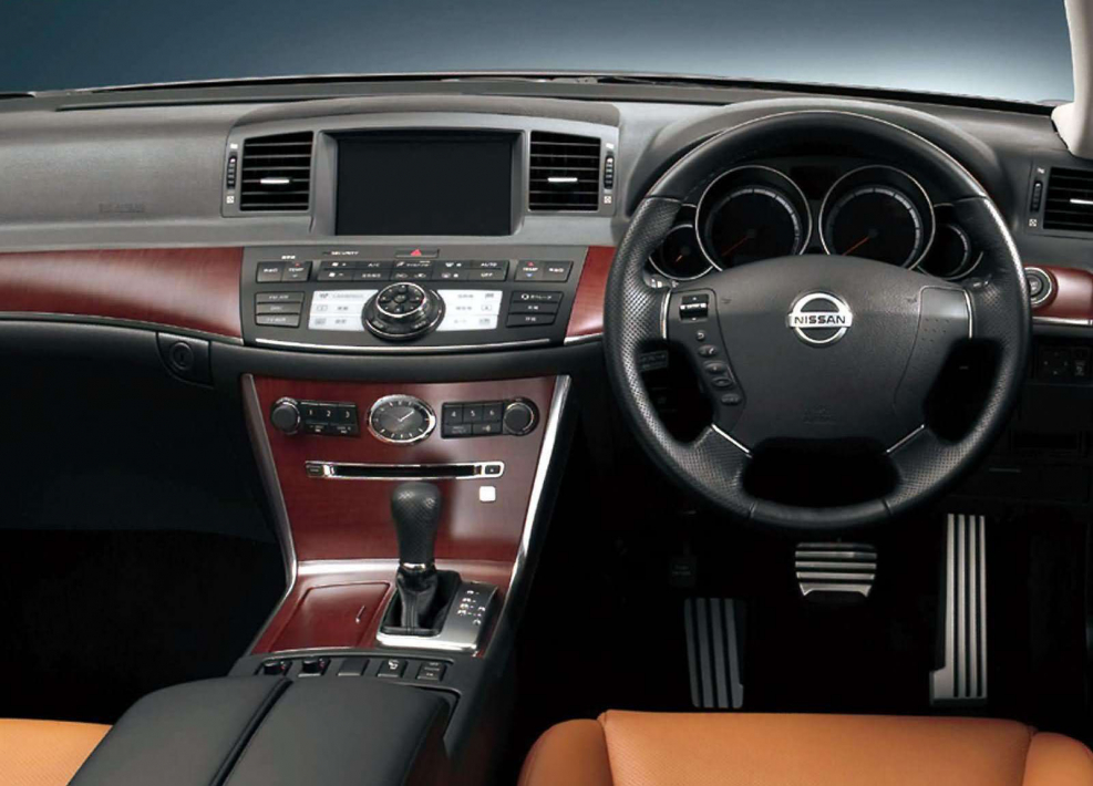 Nissan Fuga 250gt салон