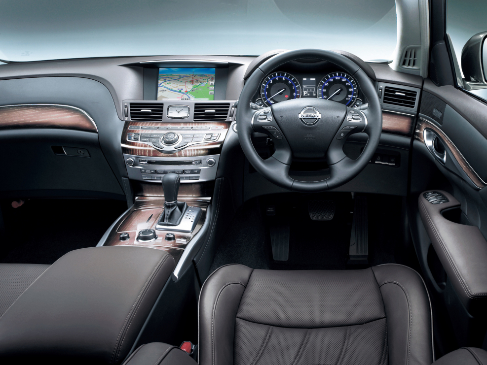 Nissan Fuga 2