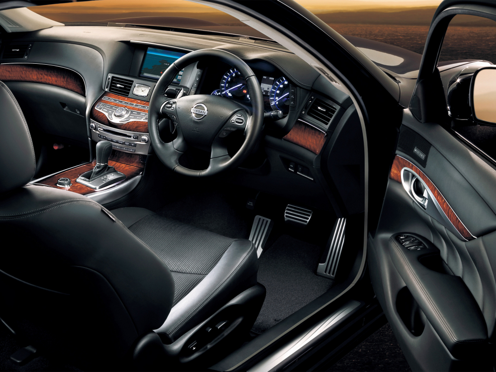 Nissan Fuga 2