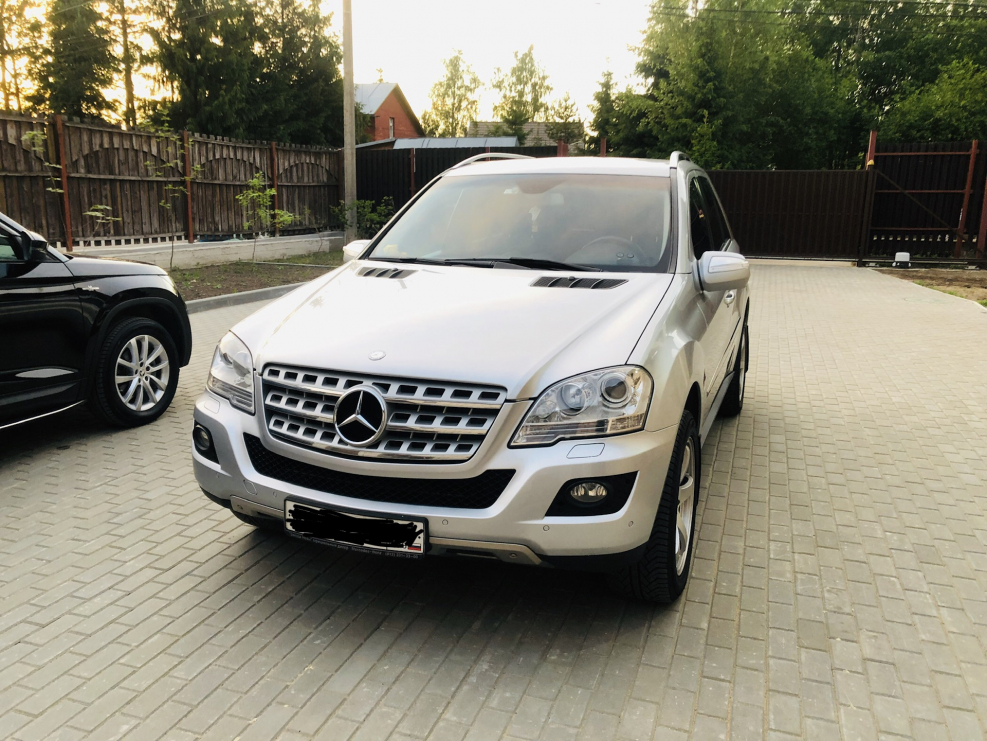 Ml 164 Mercedes золотистый