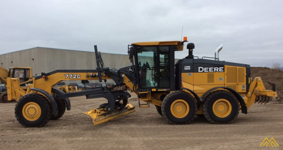 Грейдер John Deere 872g