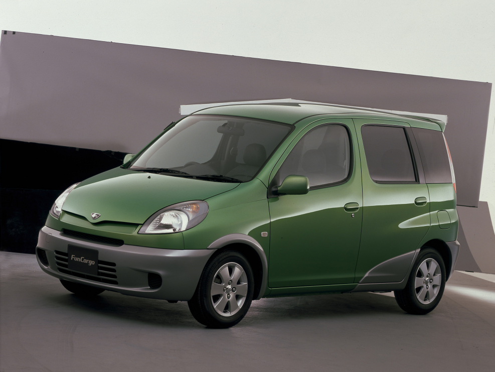 Машина Toyota Funcargo
