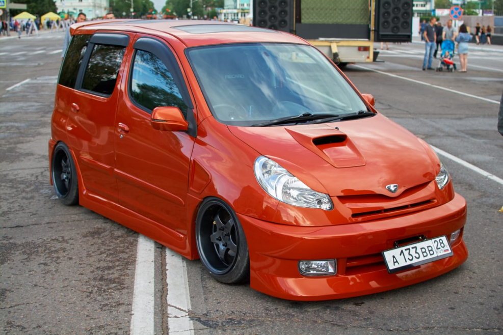 Машина Toyota Funcargo