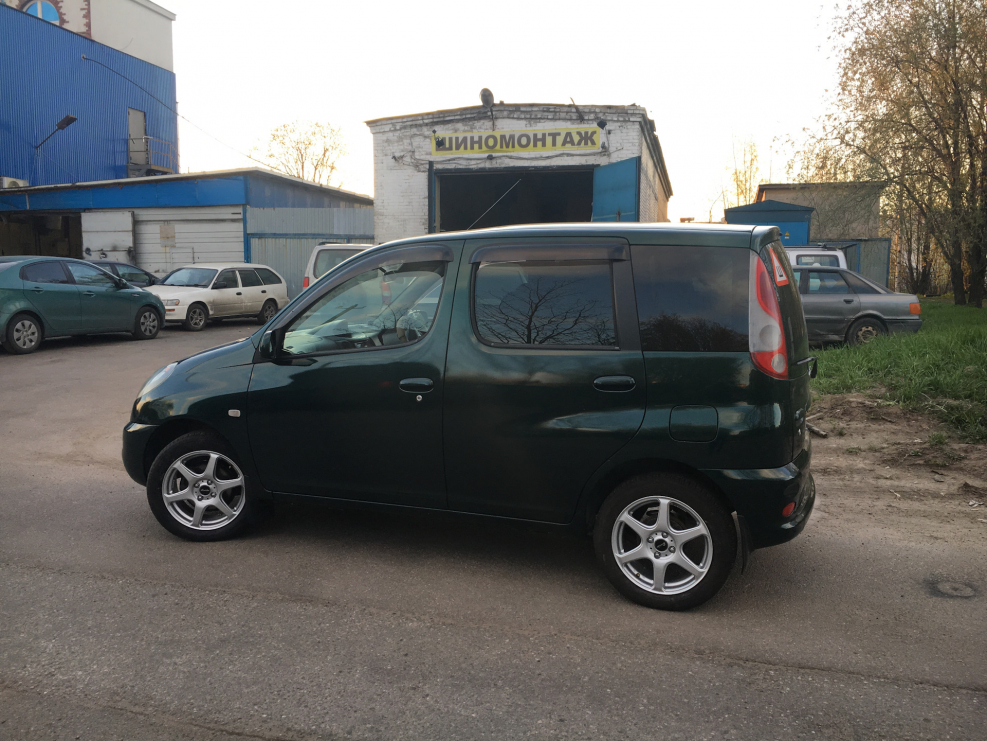 Toyota Funcargo stance