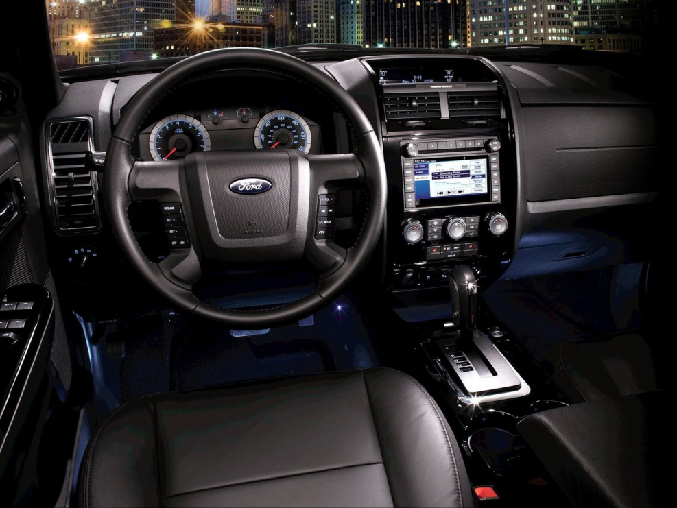Ford Escape 1 Рестайлинг салон