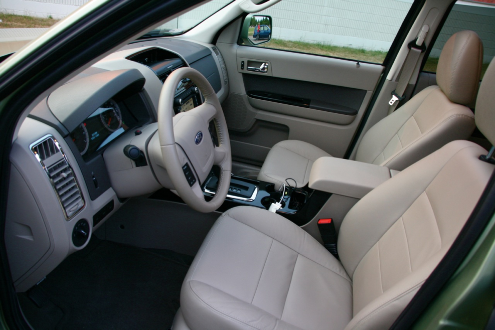 Ford Escape Hybrid 2009 белый салон