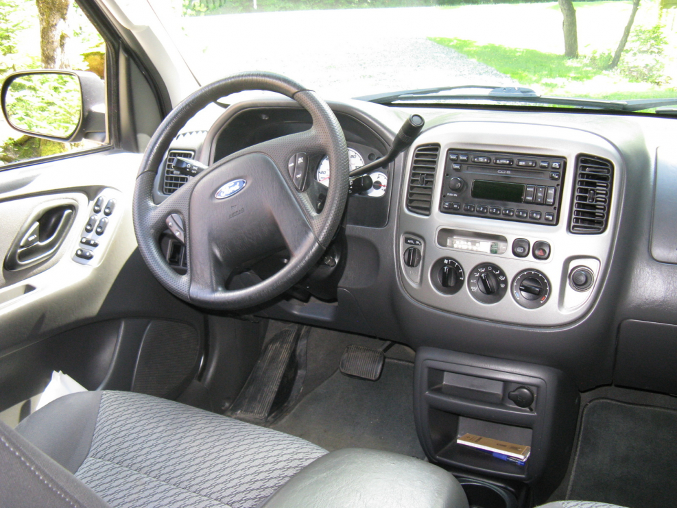 Ford Escape 2004 салон