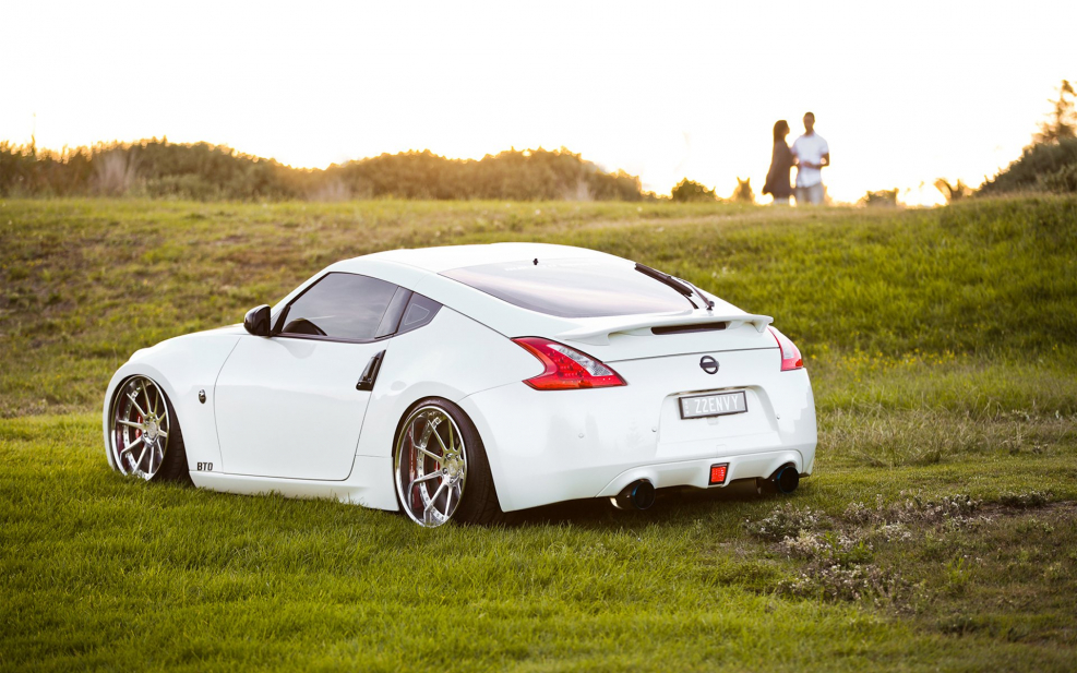 Машина Nissan 370z