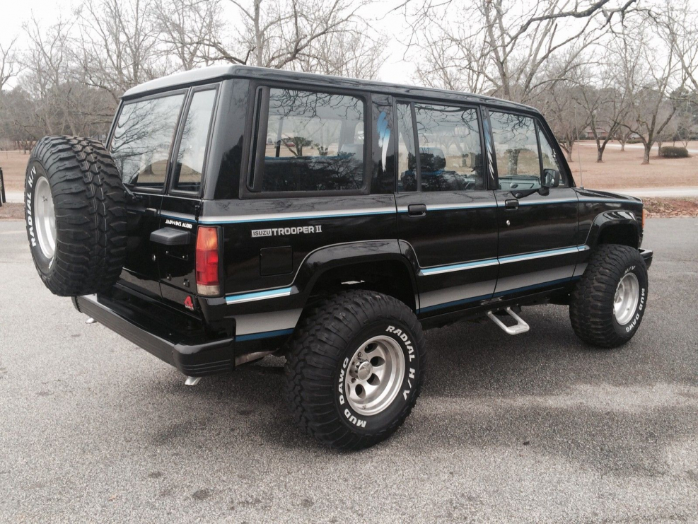 Isuzu Trooper 2
