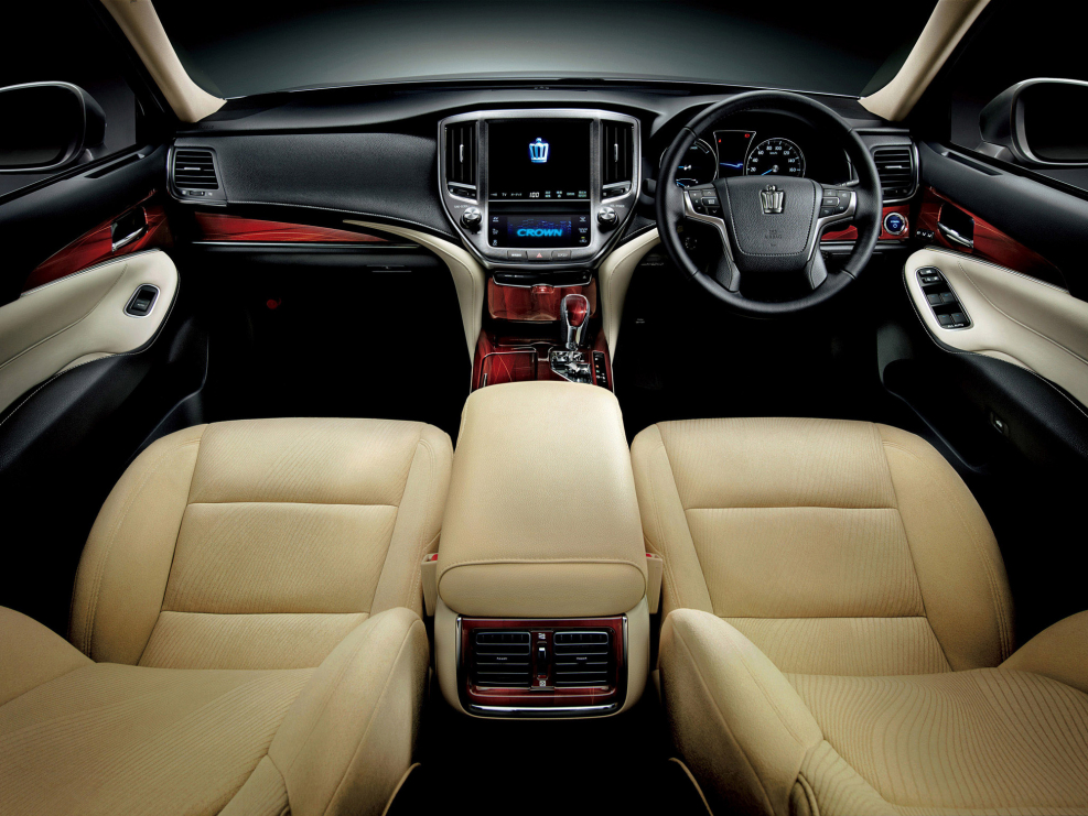 Toyota Crown Majesta 2020