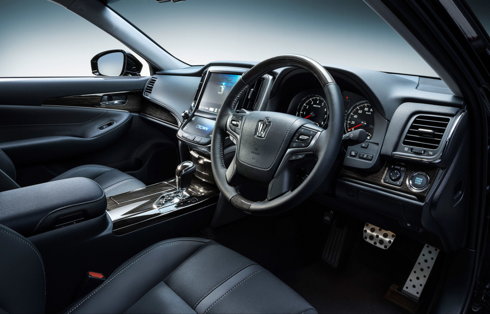 Toyota Crown athlete 2015 салон