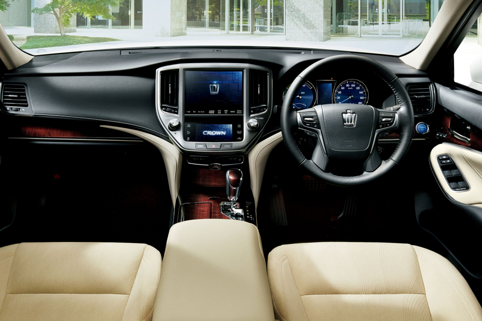 Toyota Crown s210 Royal