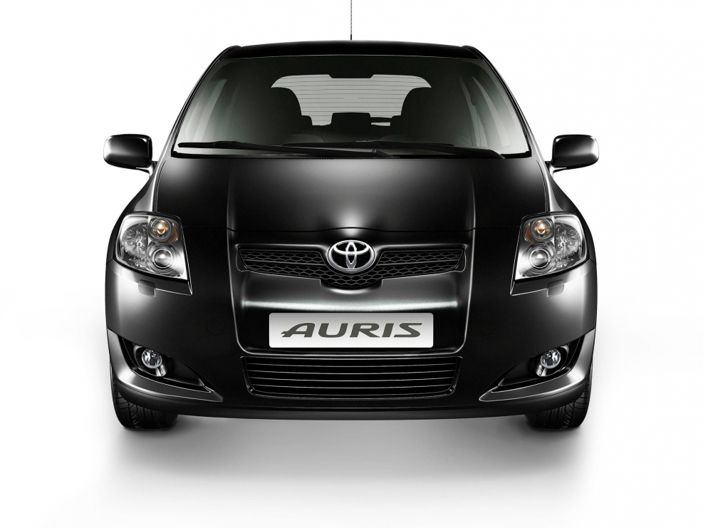 Toyota Auris 2008 спереди