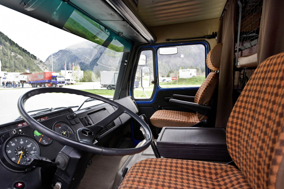 Mercedes-Benz 2232 салон