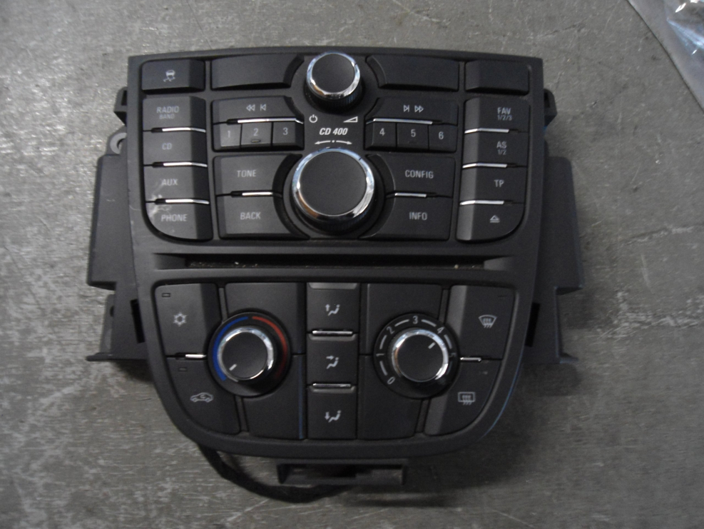 Opel Zafira панель приборов