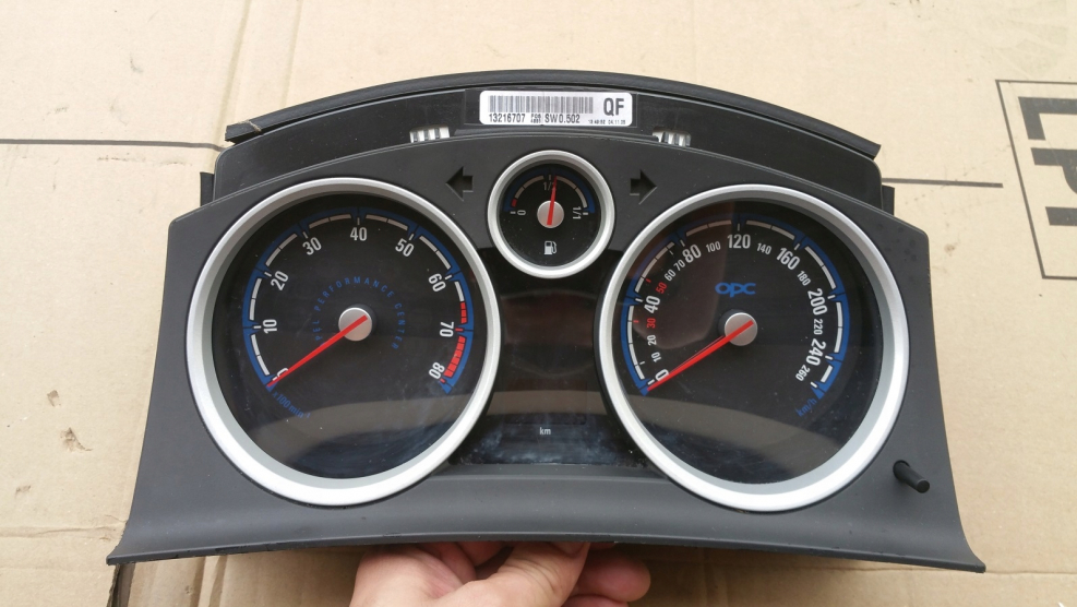 Opel Astra h панель приборов
