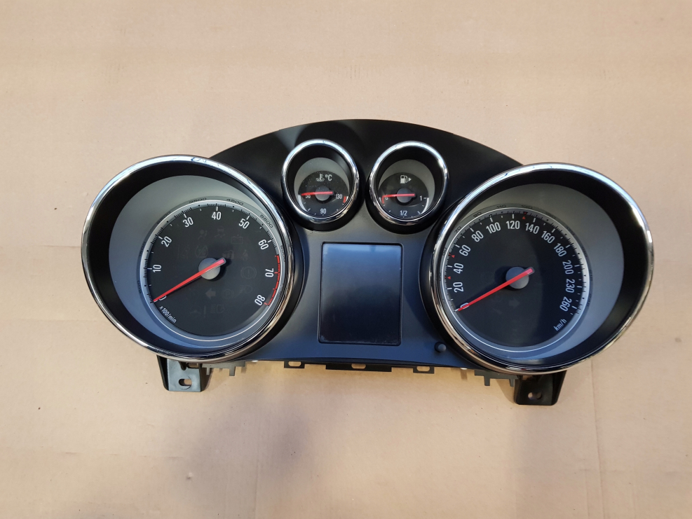 Opel Zafira приборная панель