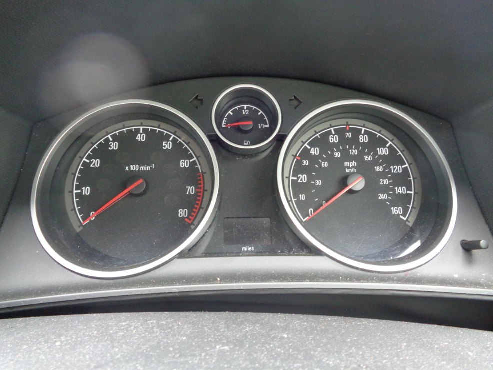 Opel Astra приборная панель