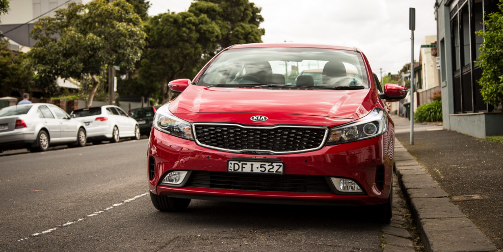 Kia Cerato 2020 хэтчбек с боку