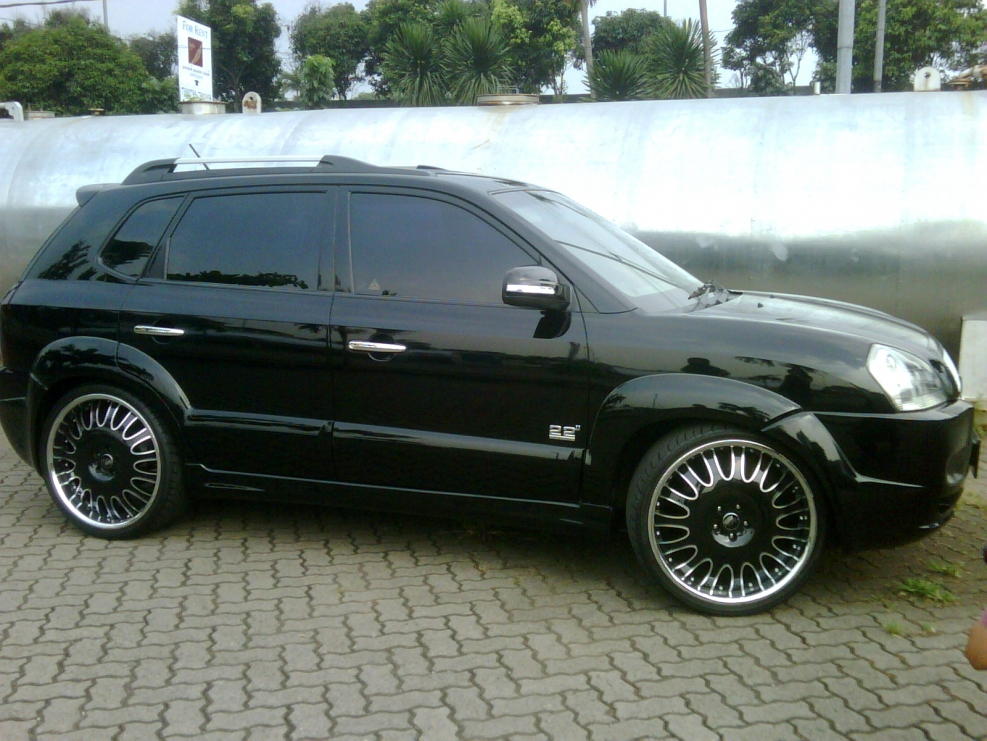 Hyundai Tucson 2008 stance