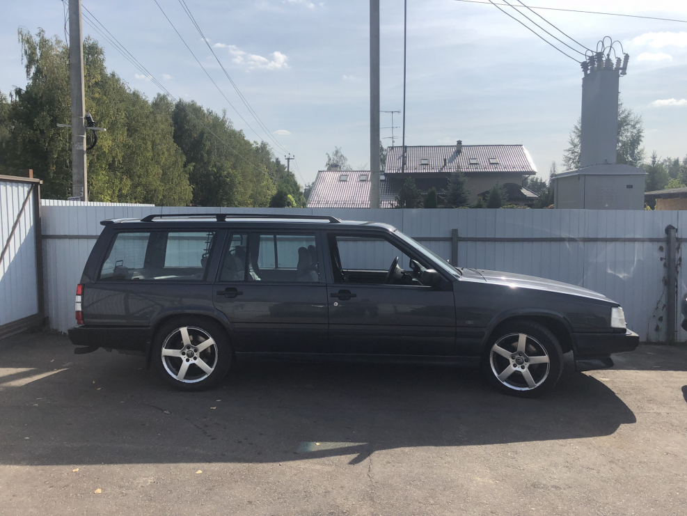 Volvo 940 Lifted