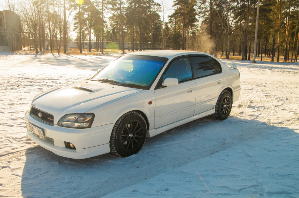 Subaru Legacy b4 белый