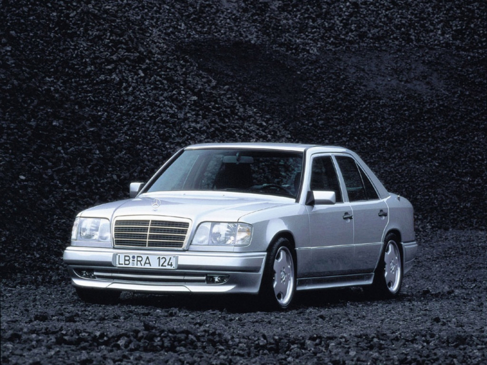 Mercedes-Benz w124 красный