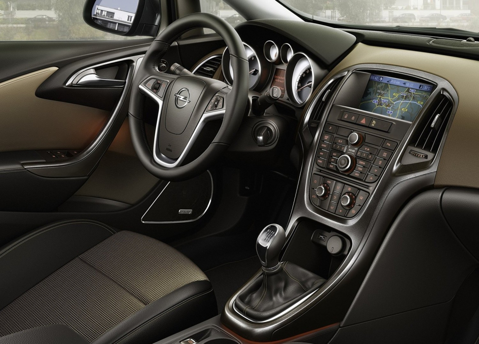 Opel Astra 2014 салон