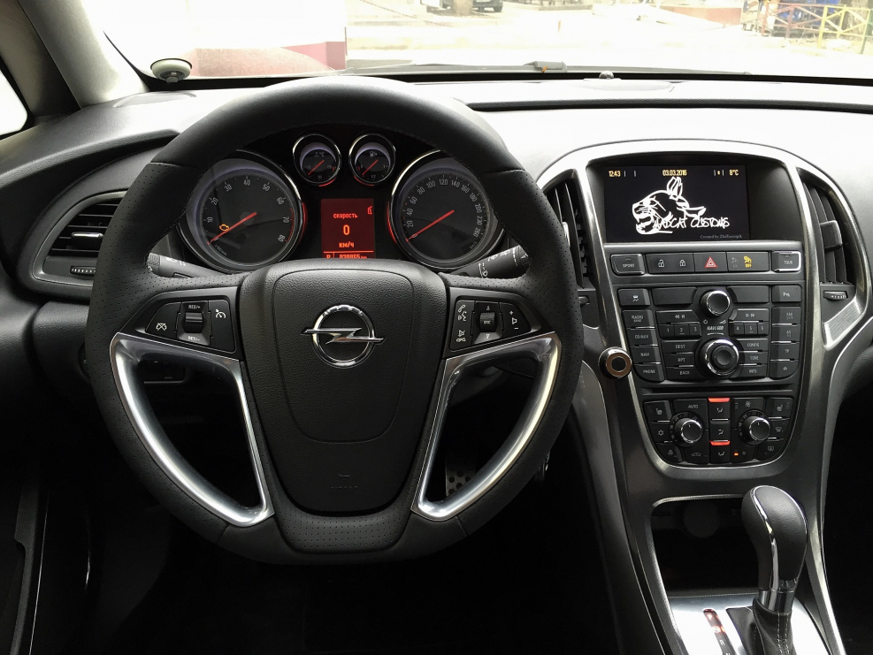Opel Astra j 2010 салон