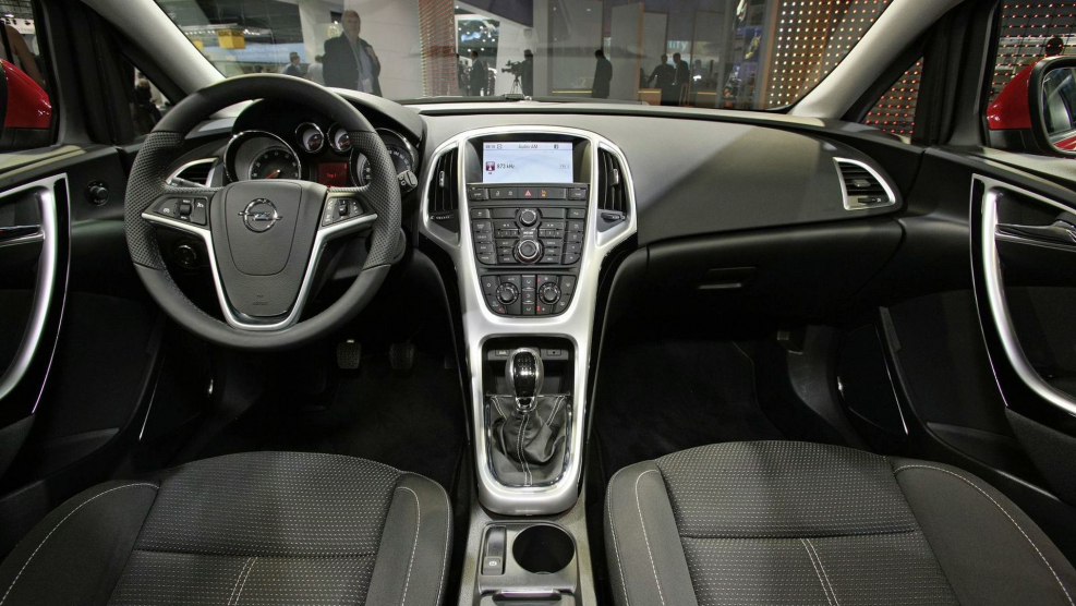 Opel Astra 2010 хэтчбек салон